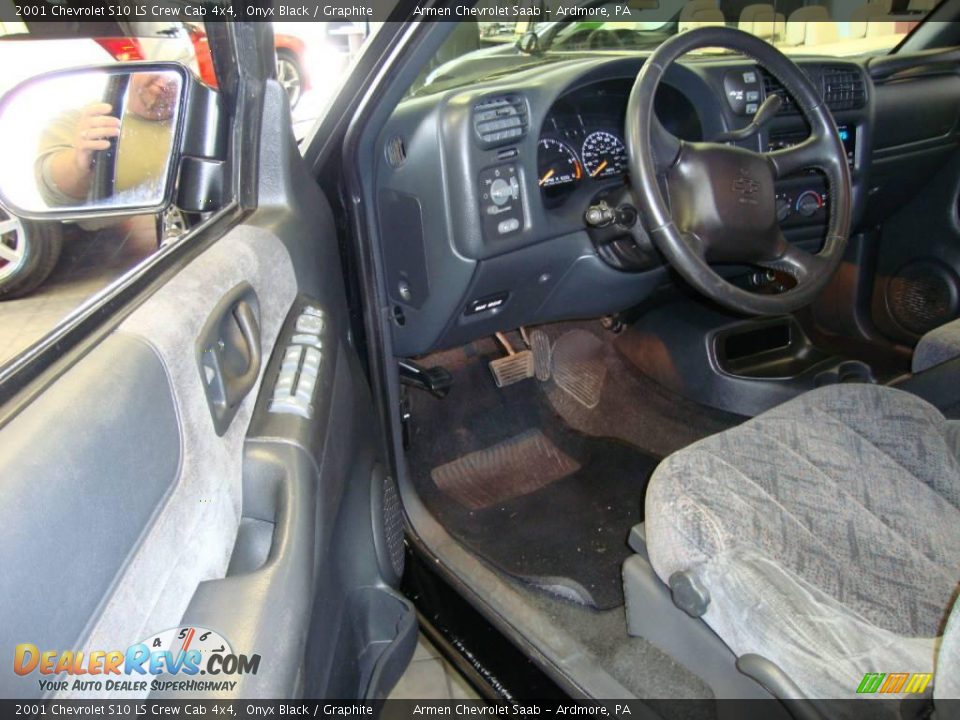 2001 Chevrolet S10 LS Crew Cab 4x4 Onyx Black / Graphite Photo #9