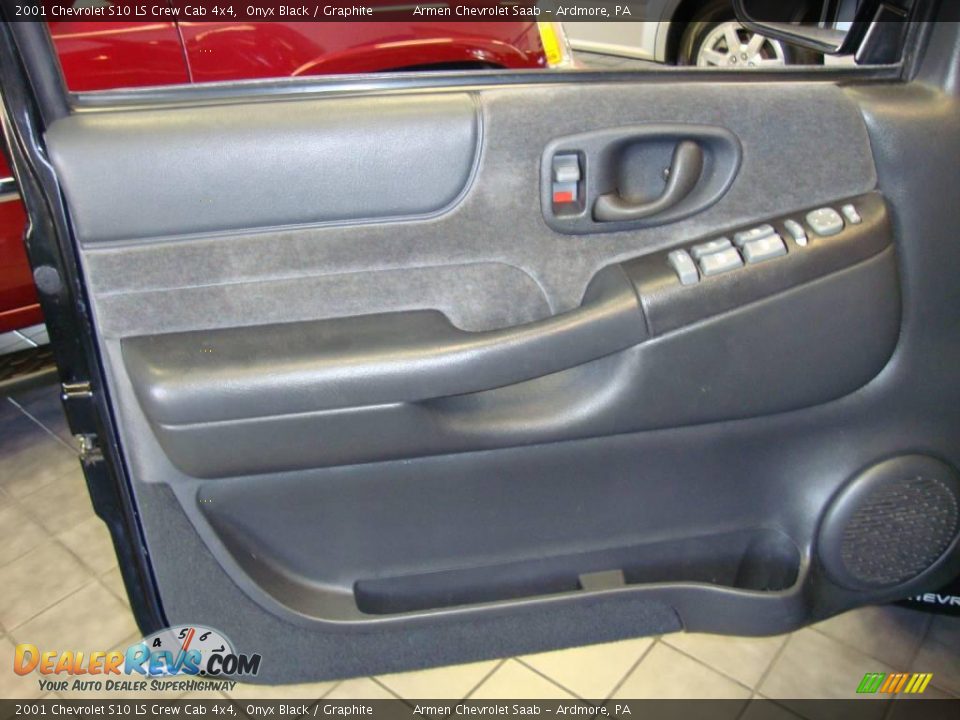2001 Chevrolet S10 LS Crew Cab 4x4 Onyx Black / Graphite Photo #10