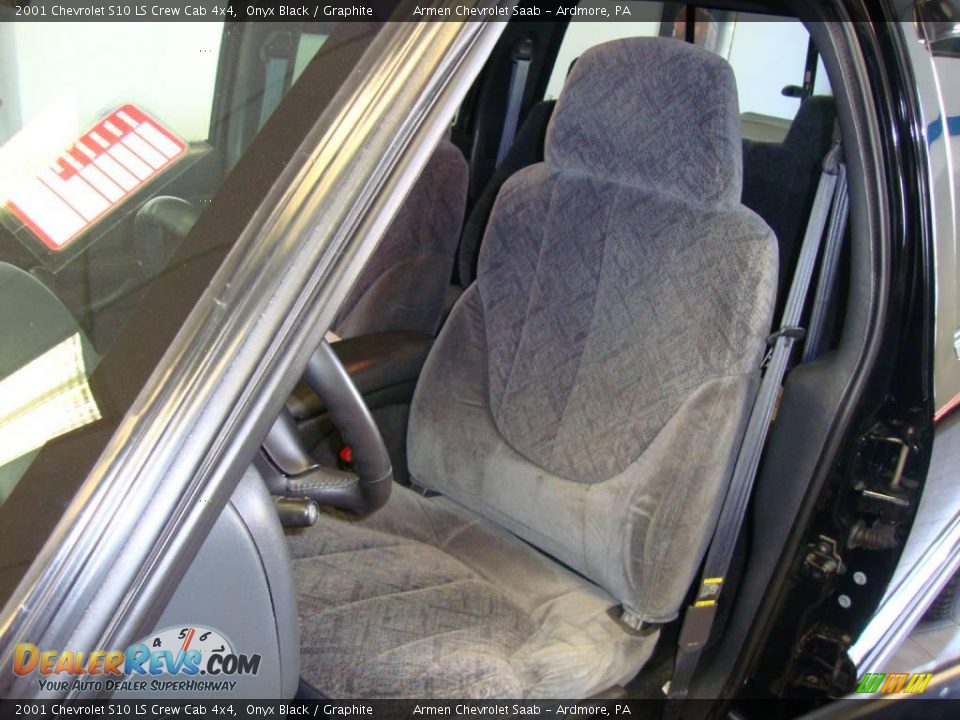 2001 Chevrolet S10 LS Crew Cab 4x4 Onyx Black / Graphite Photo #13