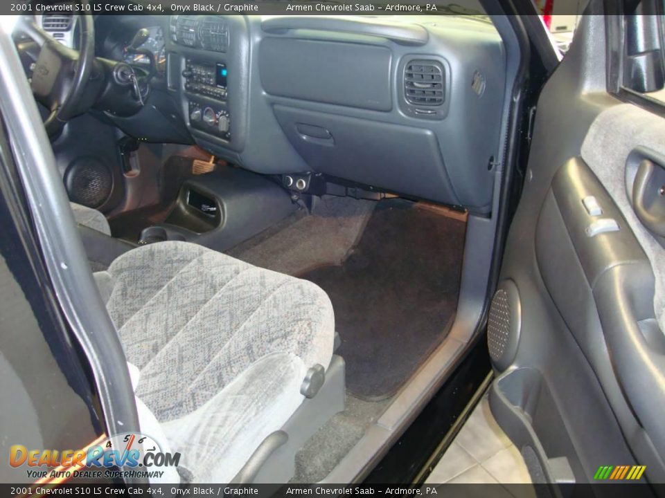 2001 Chevrolet S10 LS Crew Cab 4x4 Onyx Black / Graphite Photo #14