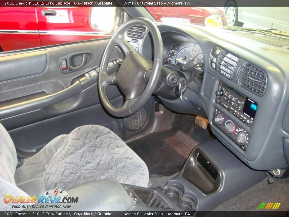 2001 Chevrolet S10 LS Crew Cab 4x4 Onyx Black / Graphite Photo #15