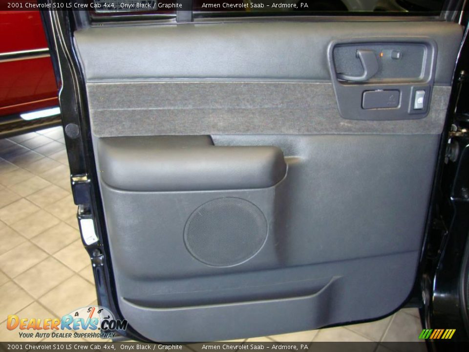 2001 Chevrolet S10 LS Crew Cab 4x4 Onyx Black / Graphite Photo #19