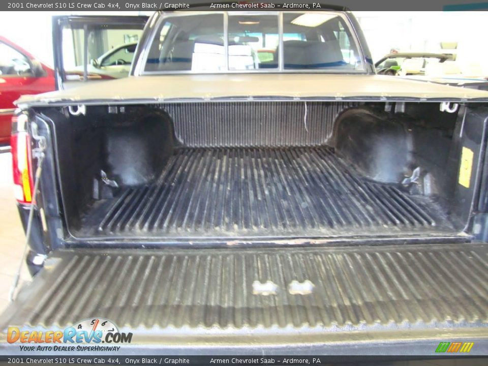 2001 Chevrolet S10 LS Crew Cab 4x4 Onyx Black / Graphite Photo #20
