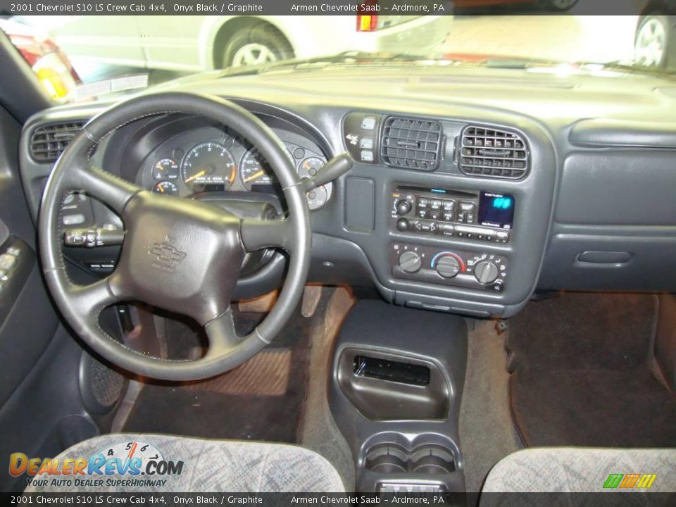 2001 Chevrolet S10 LS Crew Cab 4x4 Onyx Black / Graphite Photo #21