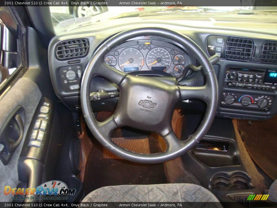 2001 Chevrolet S10 LS Crew Cab 4x4 Onyx Black / Graphite Photo #22