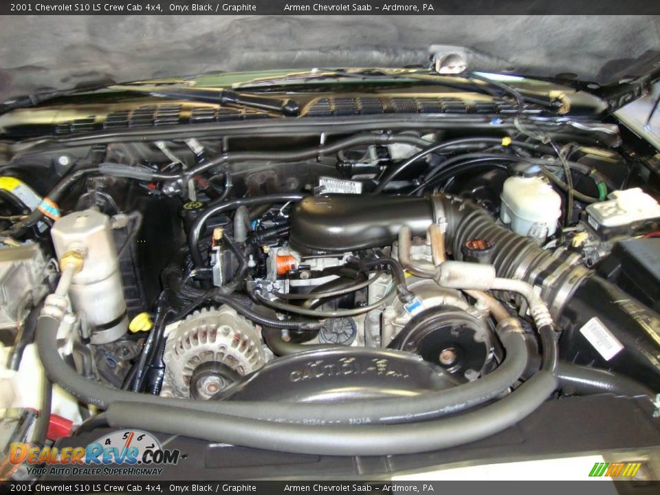 2001 Chevrolet S10 LS Crew Cab 4x4 Onyx Black / Graphite Photo #23