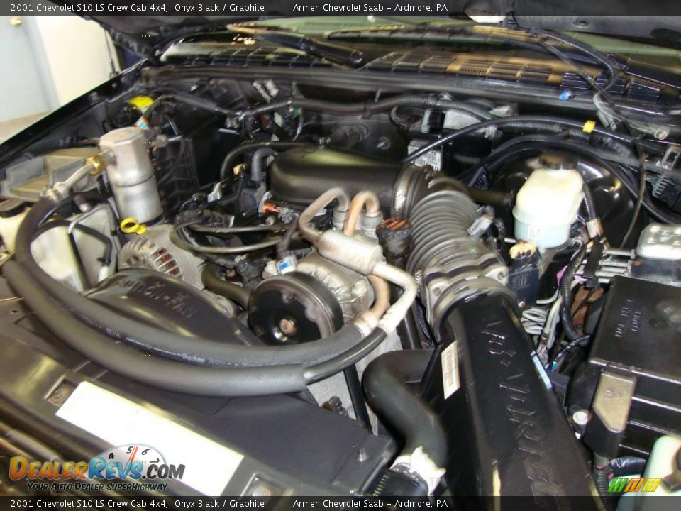 2001 Chevrolet S10 LS Crew Cab 4x4 Onyx Black / Graphite Photo #24