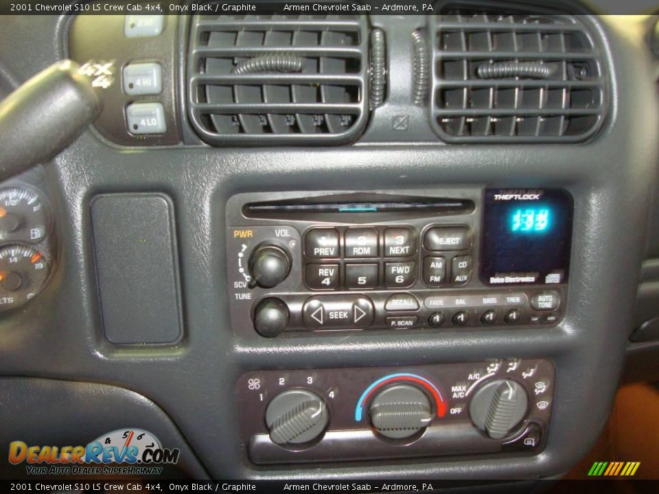 2001 Chevrolet S10 LS Crew Cab 4x4 Onyx Black / Graphite Photo #28