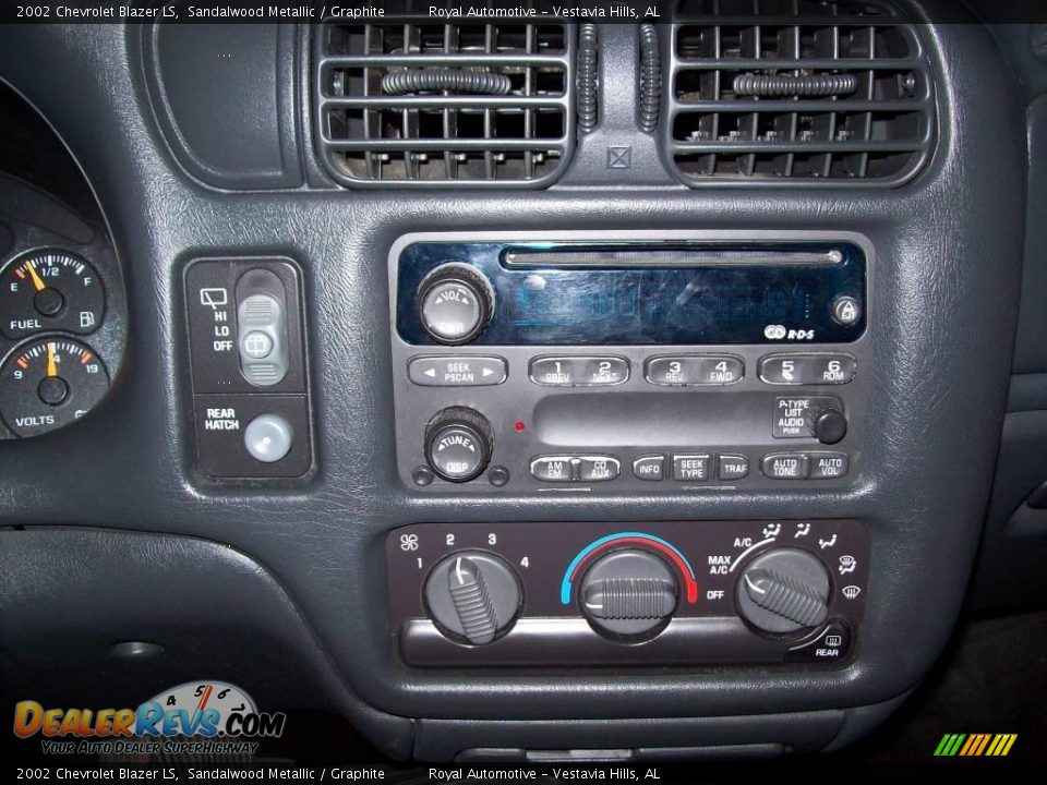 2002 Chevrolet Blazer LS Sandalwood Metallic / Graphite Photo #15