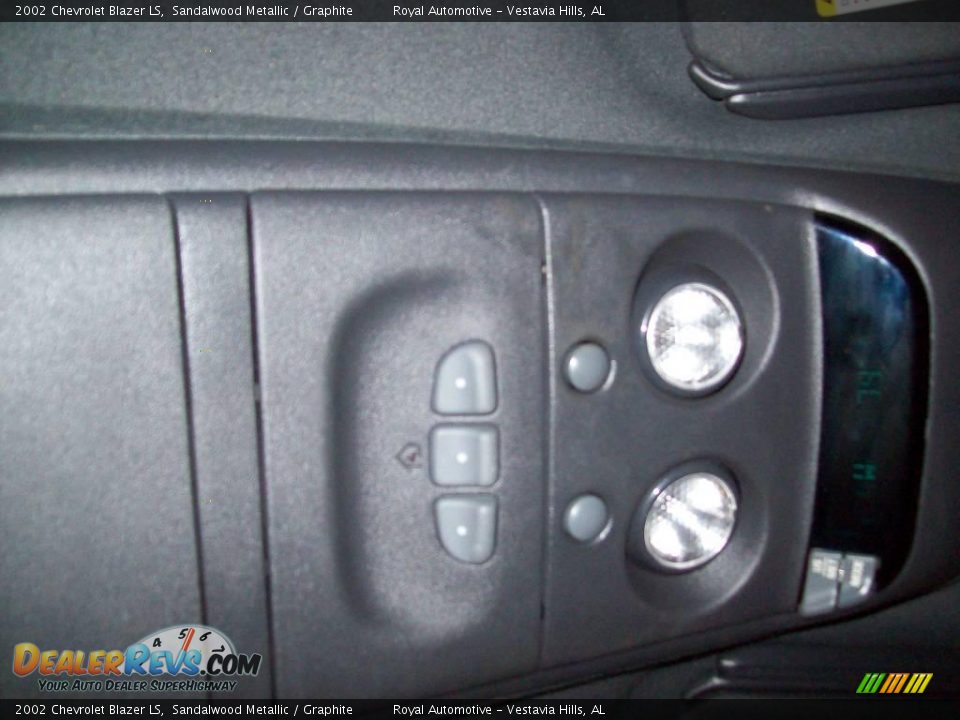 2002 Chevrolet Blazer LS Sandalwood Metallic / Graphite Photo #17