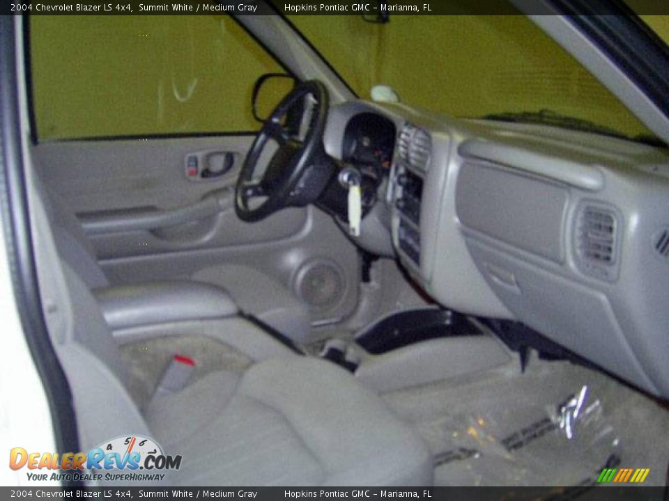 2004 Chevrolet Blazer LS 4x4 Summit White / Medium Gray Photo #12