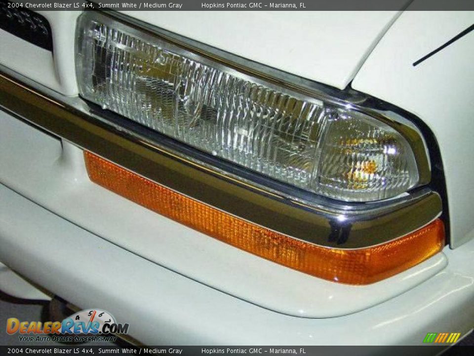 2004 Chevrolet Blazer LS 4x4 Summit White / Medium Gray Photo #15