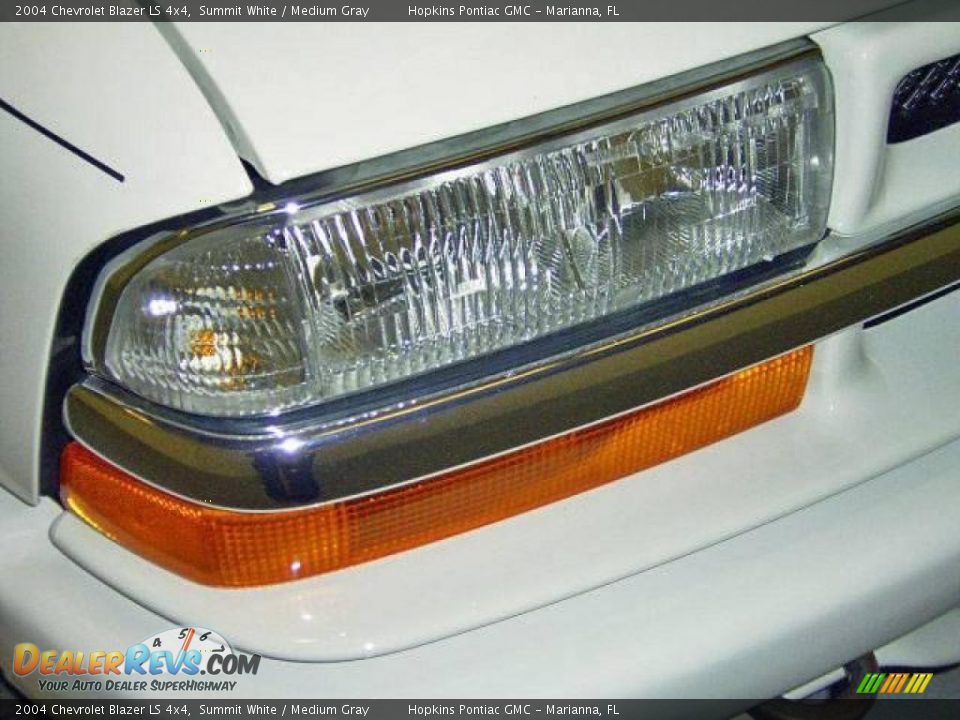 2004 Chevrolet Blazer LS 4x4 Summit White / Medium Gray Photo #16
