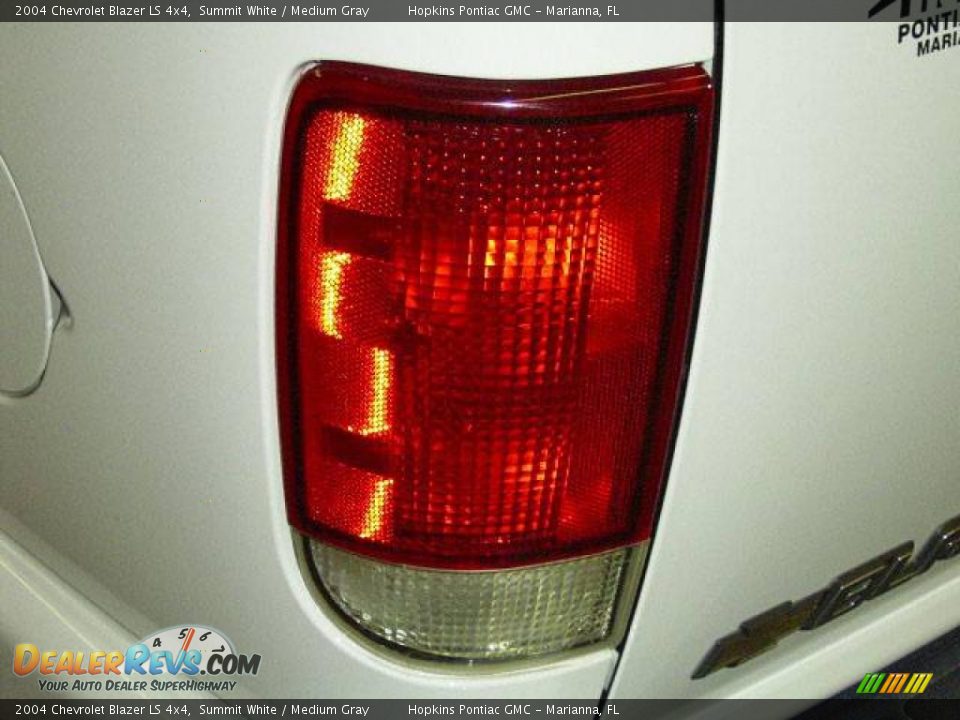 2004 Chevrolet Blazer LS 4x4 Summit White / Medium Gray Photo #17