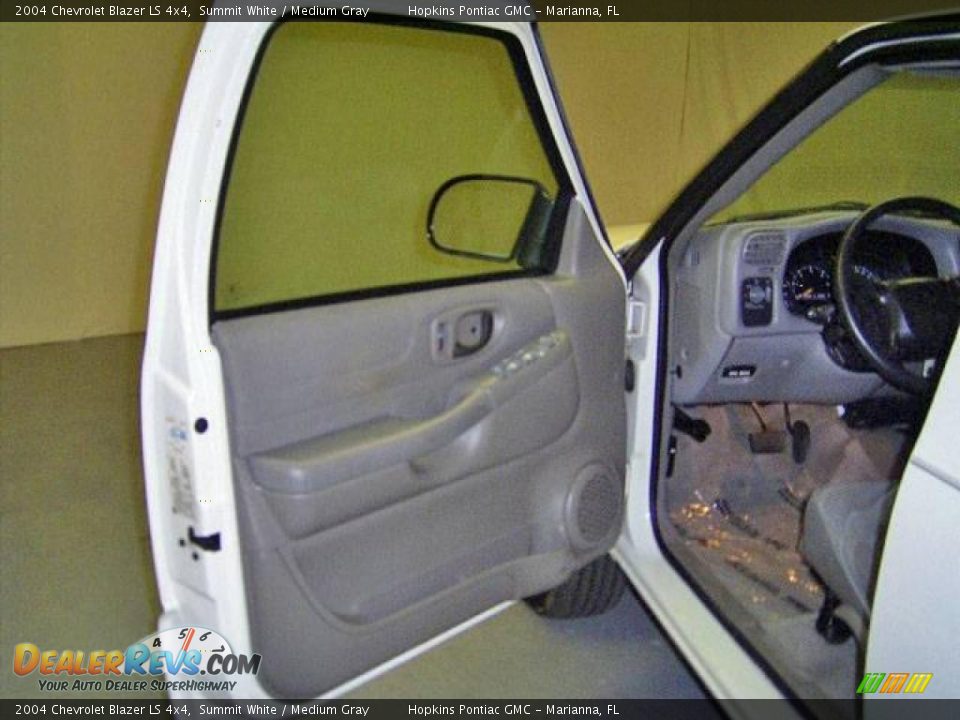 2004 Chevrolet Blazer LS 4x4 Summit White / Medium Gray Photo #23