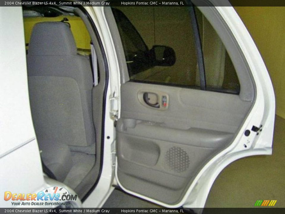 2004 Chevrolet Blazer LS 4x4 Summit White / Medium Gray Photo #26