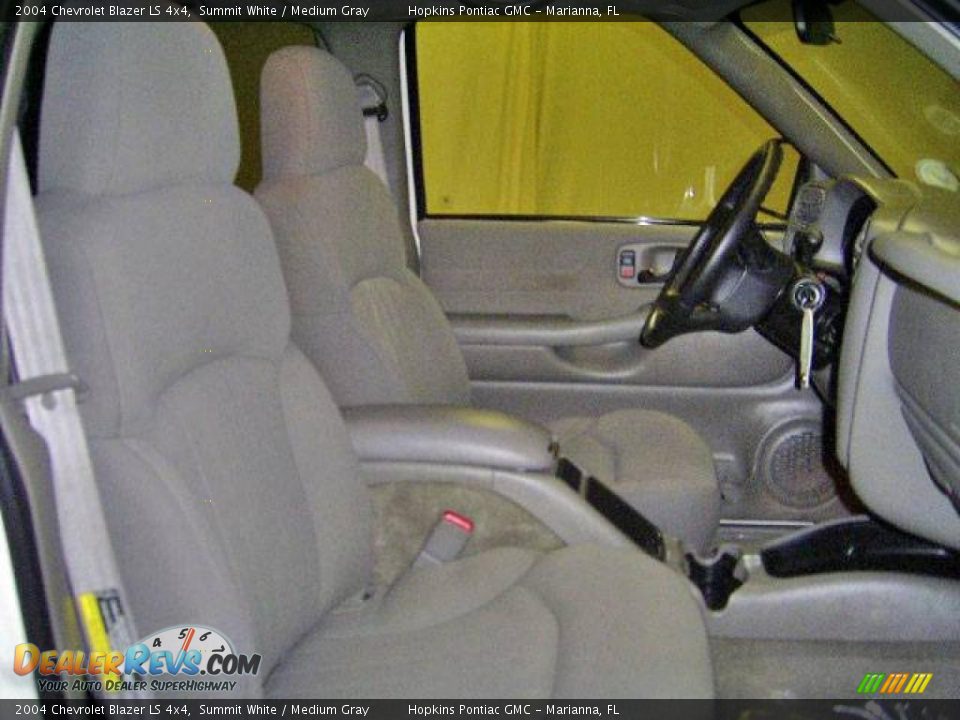 2004 Chevrolet Blazer LS 4x4 Summit White / Medium Gray Photo #28