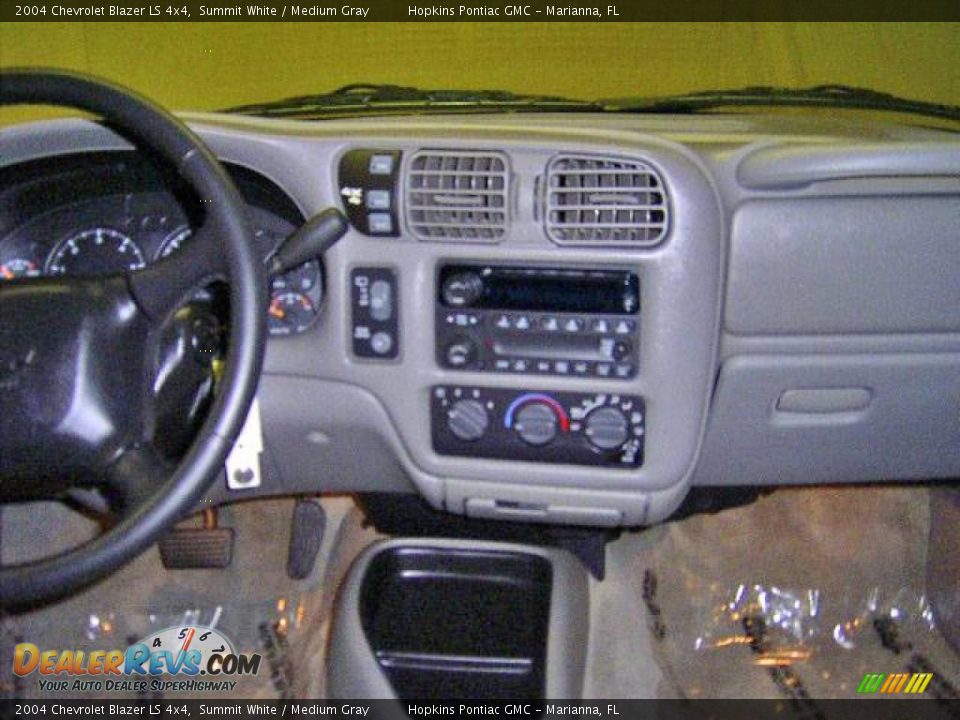 2004 Chevrolet Blazer LS 4x4 Summit White / Medium Gray Photo #29