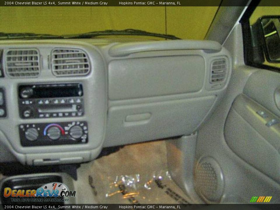 2004 Chevrolet Blazer LS 4x4 Summit White / Medium Gray Photo #31