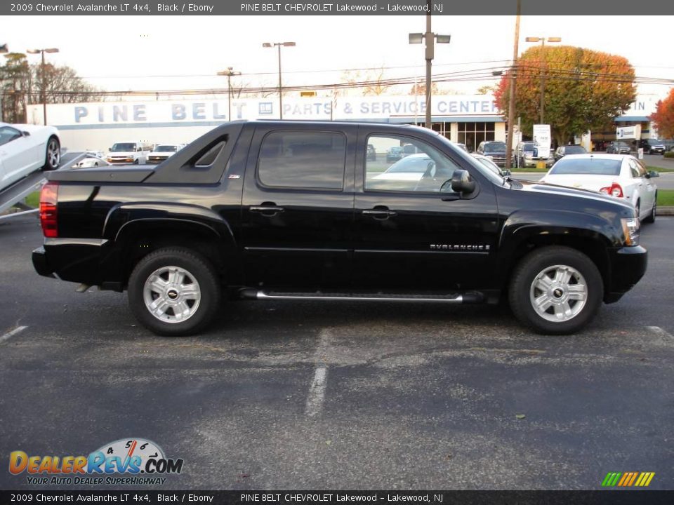 2009 Chevrolet Avalanche LT 4x4 Black / Ebony Photo #3