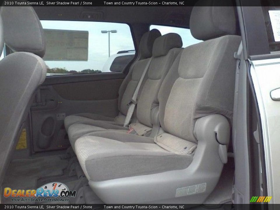 2010 Toyota Sienna LE Silver Shadow Pearl / Stone Photo #15