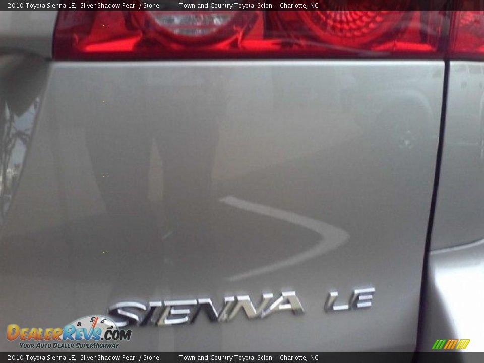 2010 Toyota Sienna LE Silver Shadow Pearl / Stone Photo #18