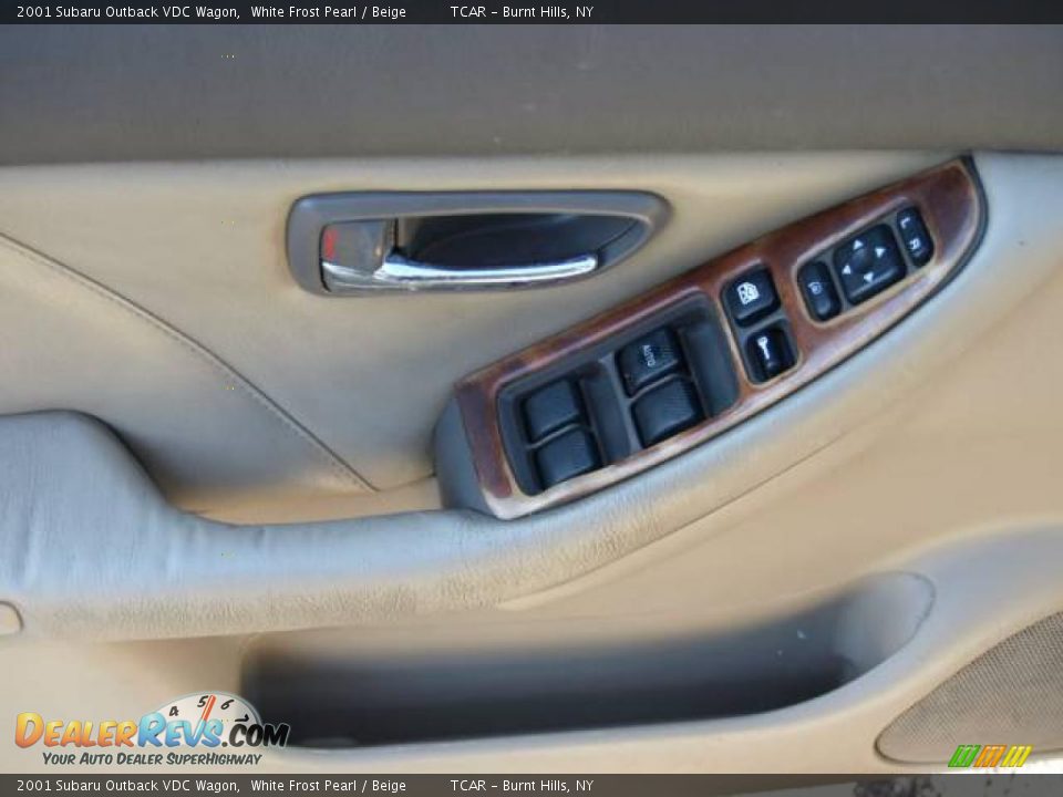 2001 Subaru Outback VDC Wagon White Frost Pearl / Beige Photo #11