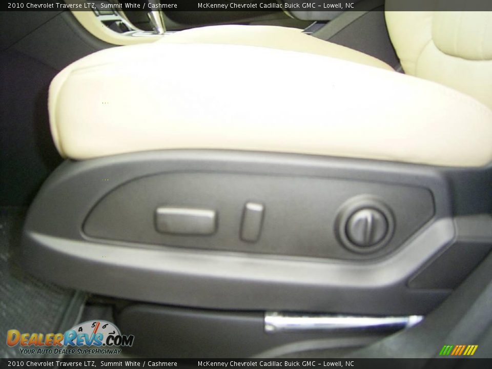2010 Chevrolet Traverse LTZ Summit White / Cashmere Photo #9