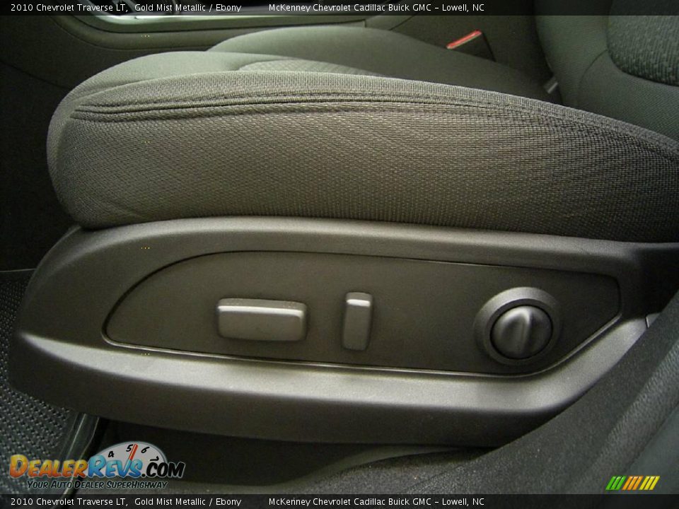 2010 Chevrolet Traverse LT Gold Mist Metallic / Ebony Photo #9
