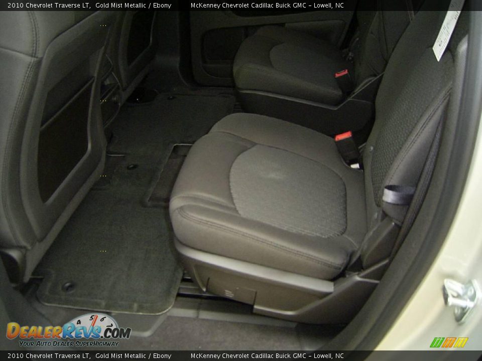 2010 Chevrolet Traverse LT Gold Mist Metallic / Ebony Photo #10