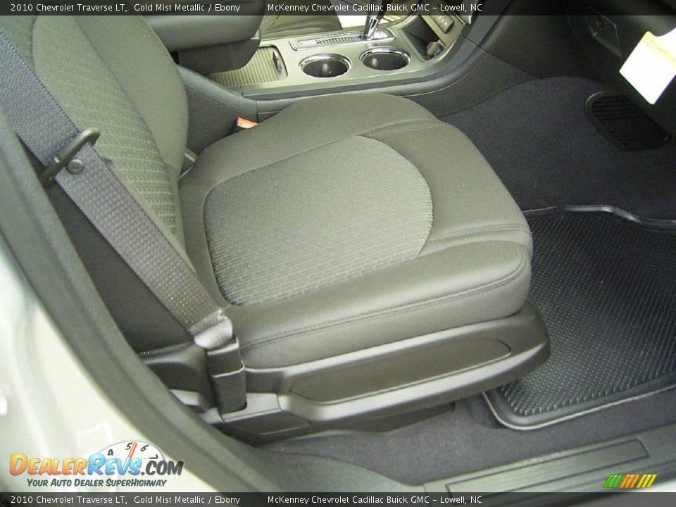 2010 Chevrolet Traverse LT Gold Mist Metallic / Ebony Photo #13