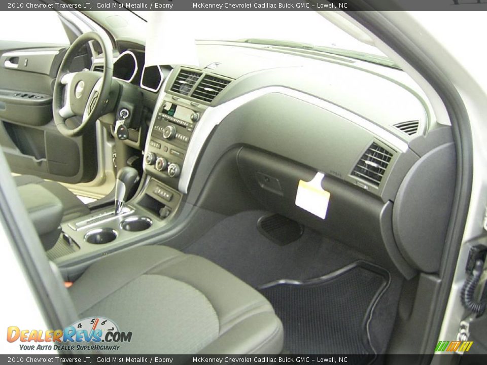 2010 Chevrolet Traverse LT Gold Mist Metallic / Ebony Photo #14