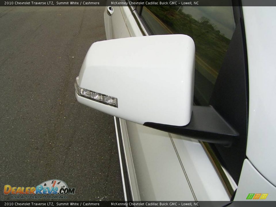 2010 Chevrolet Traverse LTZ Summit White / Cashmere Photo #18