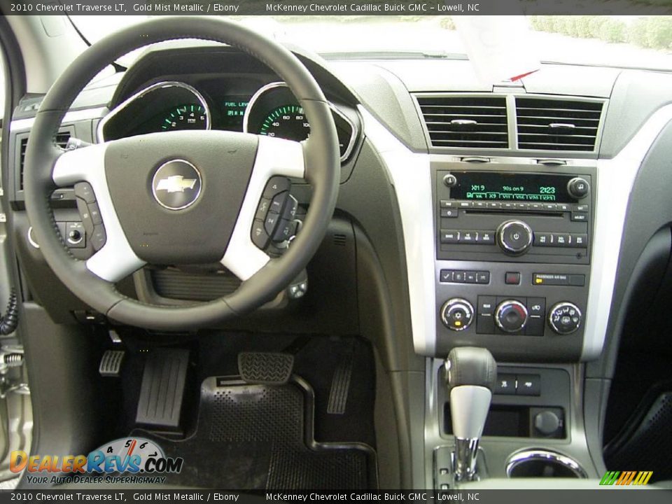 2010 Chevrolet Traverse LT Gold Mist Metallic / Ebony Photo #20