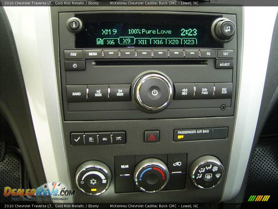 2010 Chevrolet Traverse LT Gold Mist Metallic / Ebony Photo #24