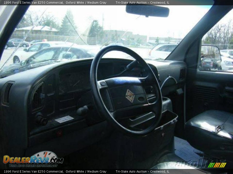 1996 Ford E Series Van E250 Commercial Oxford White / Medium Gray Photo #3