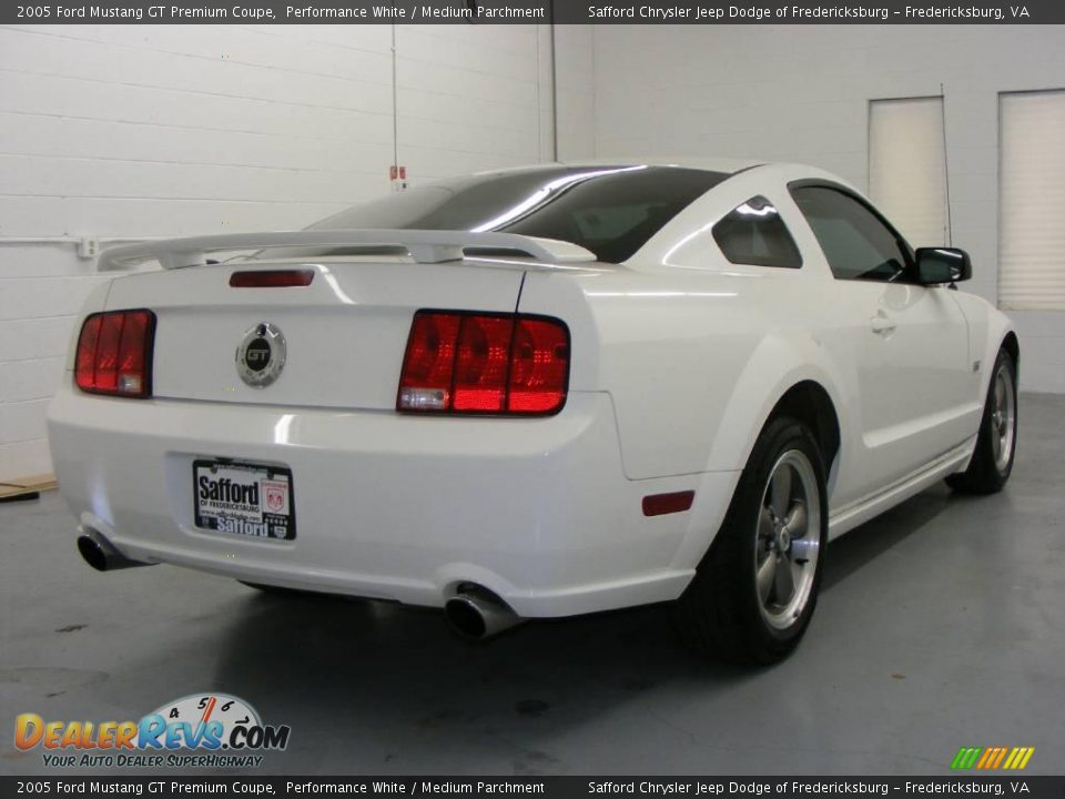 2005 Ford Mustang GT Premium Coupe Performance White / Medium Parchment Photo #4