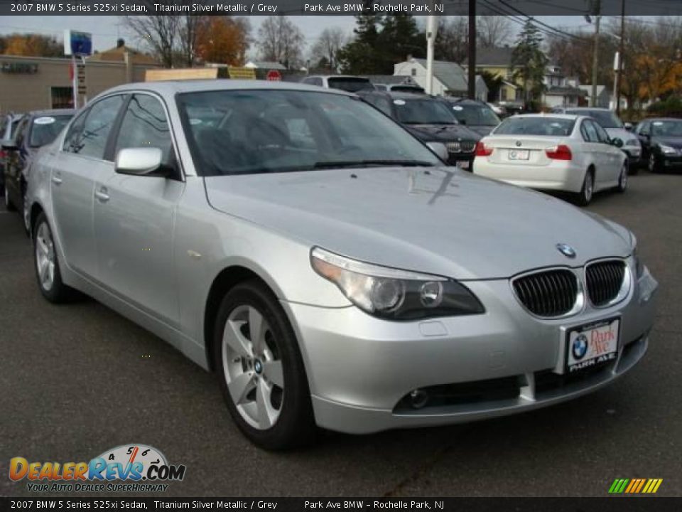 2007 BMW 5 Series 525xi Sedan Titanium Silver Metallic / Grey Photo #2