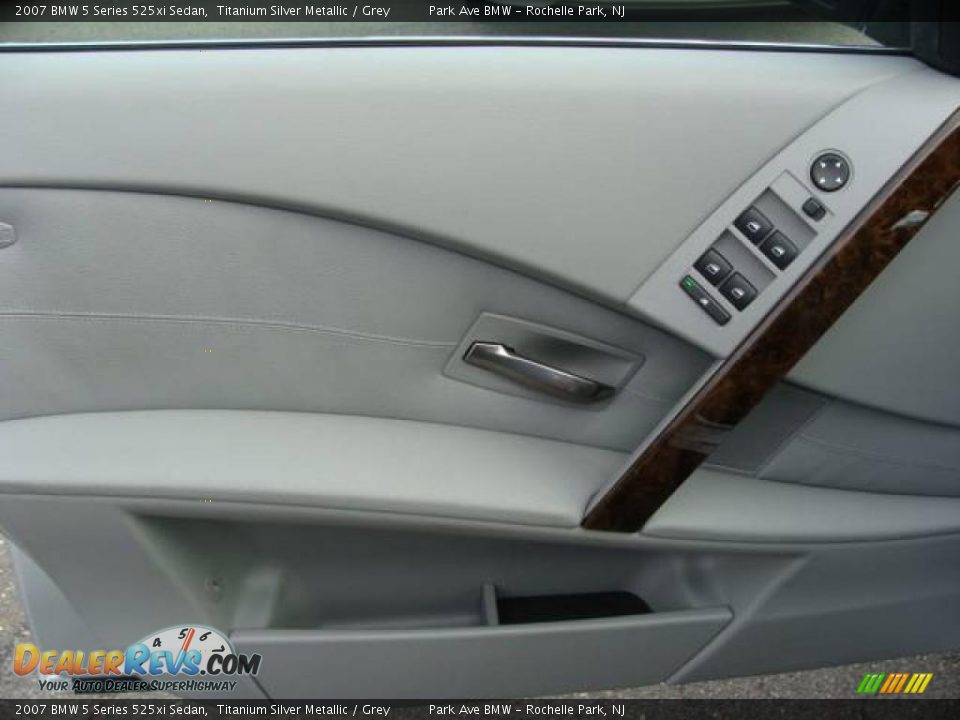 2007 BMW 5 Series 525xi Sedan Titanium Silver Metallic / Grey Photo #9