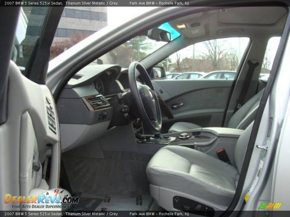 2007 BMW 5 Series 525xi Sedan Titanium Silver Metallic / Grey Photo #10