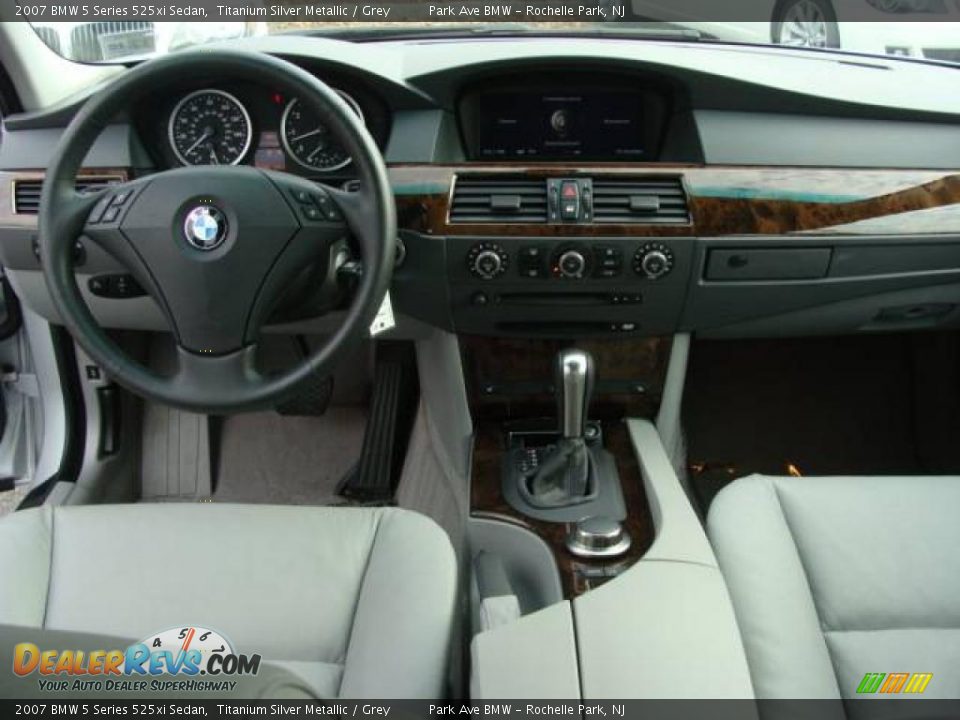 2007 BMW 5 Series 525xi Sedan Titanium Silver Metallic / Grey Photo #12
