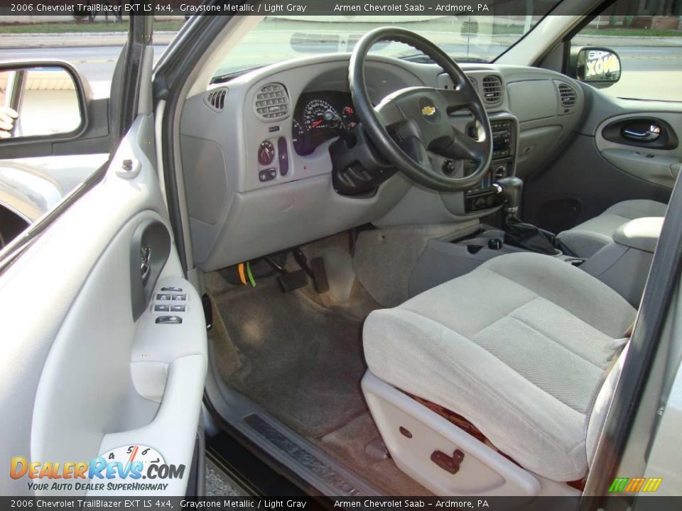 2006 Chevrolet TrailBlazer EXT LS 4x4 Graystone Metallic / Light Gray Photo #12