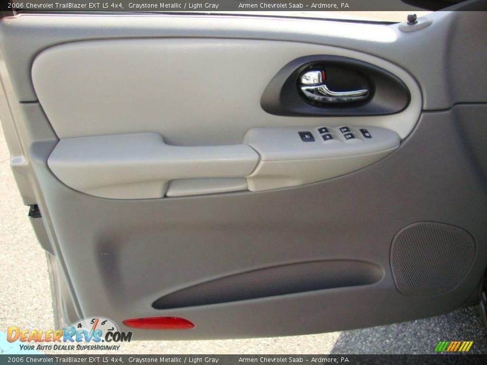 2006 Chevrolet TrailBlazer EXT LS 4x4 Graystone Metallic / Light Gray Photo #13