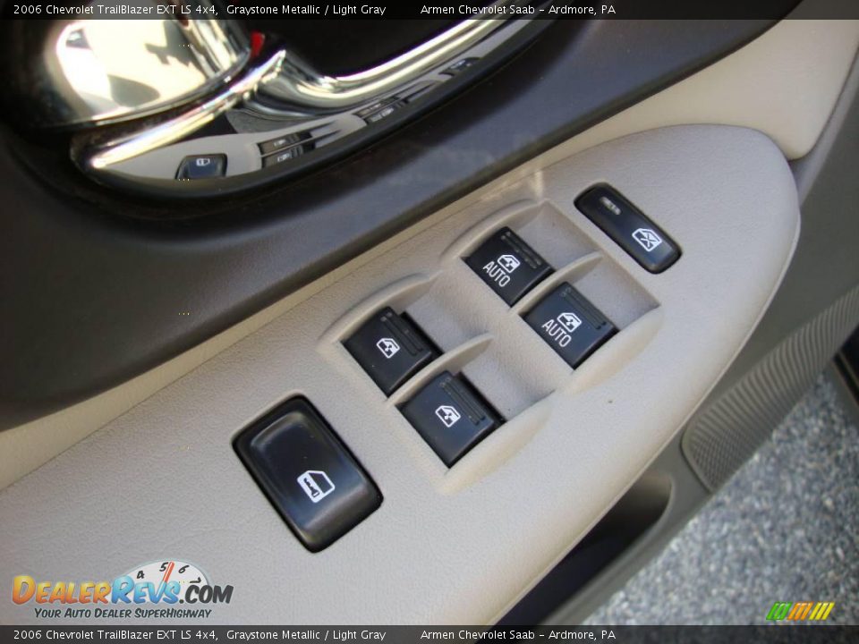 2006 Chevrolet TrailBlazer EXT LS 4x4 Graystone Metallic / Light Gray Photo #14