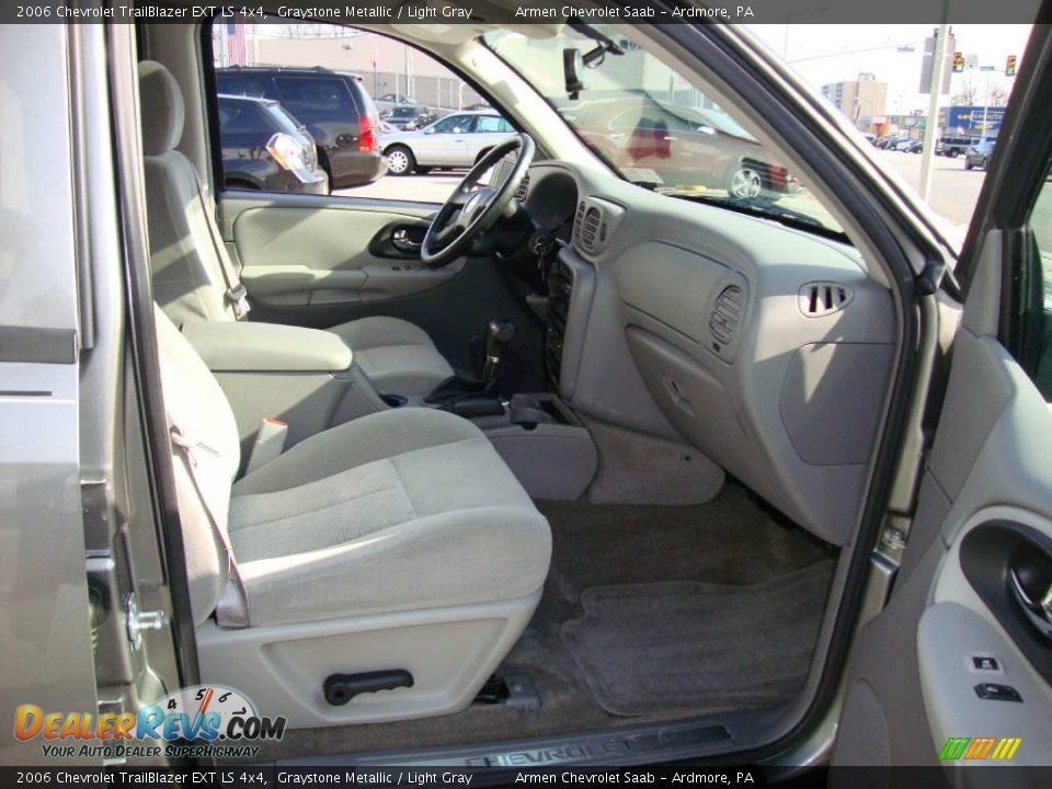 2006 Chevrolet TrailBlazer EXT LS 4x4 Graystone Metallic / Light Gray Photo #18