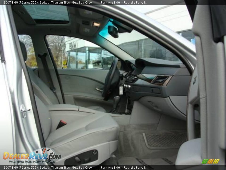 2007 BMW 5 Series 525xi Sedan Titanium Silver Metallic / Grey Photo #22