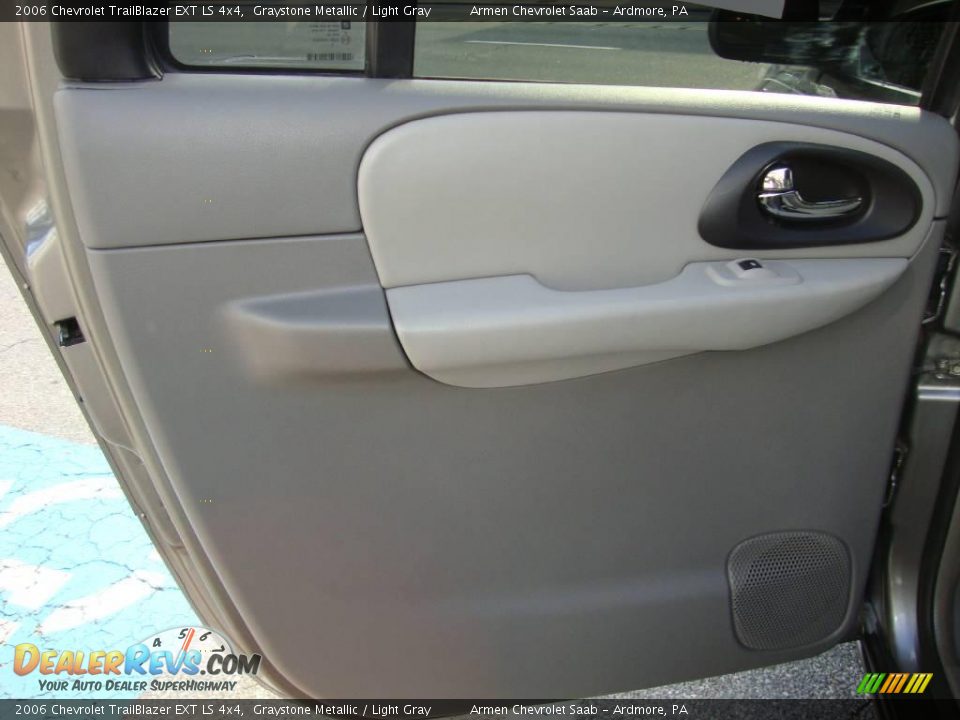 2006 Chevrolet TrailBlazer EXT LS 4x4 Graystone Metallic / Light Gray Photo #22