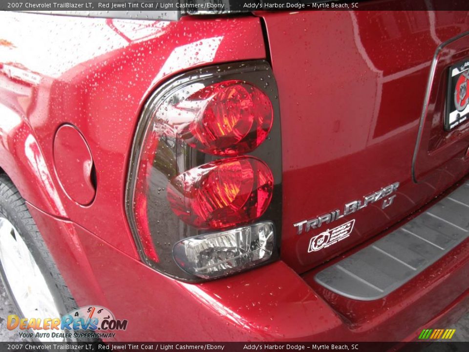 2007 Chevrolet TrailBlazer LT Red Jewel Tint Coat / Light Cashmere/Ebony Photo #8