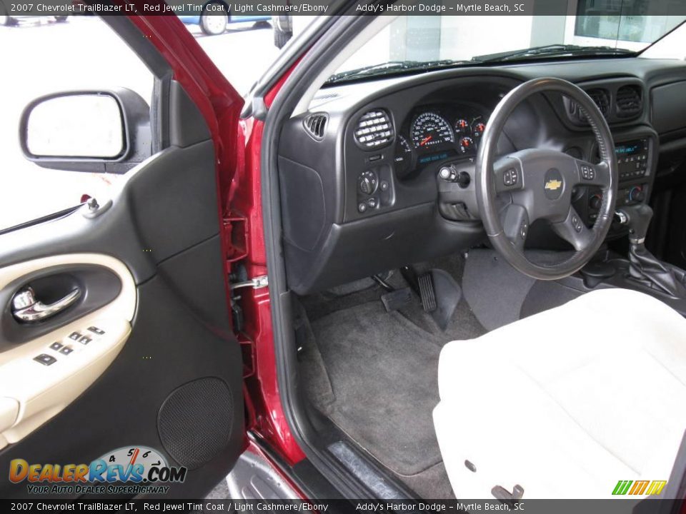 2007 Chevrolet TrailBlazer LT Red Jewel Tint Coat / Light Cashmere/Ebony Photo #15