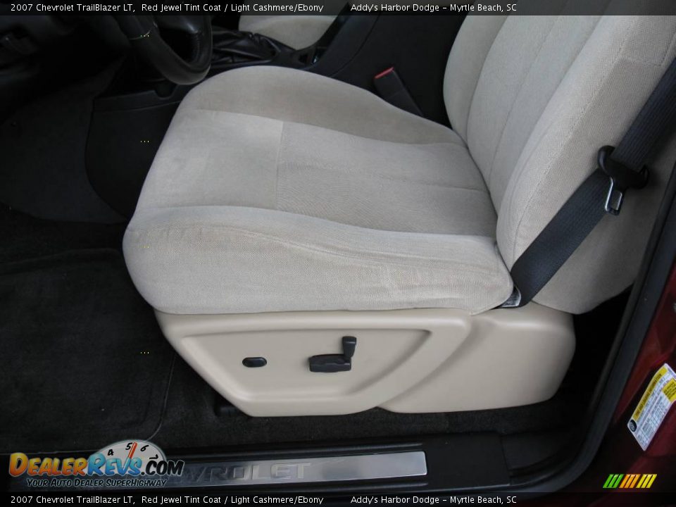 2007 Chevrolet TrailBlazer LT Red Jewel Tint Coat / Light Cashmere/Ebony Photo #17